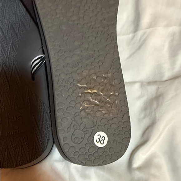 Gray Flip Flops with Textured Sole - Picture 4 of 4